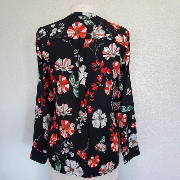 Express Black w/Red Floral Lightweight Blouse Size Small - Picture 9 of 12